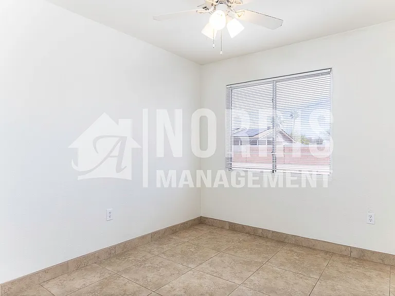 710 N Olive Ave — Photo 27