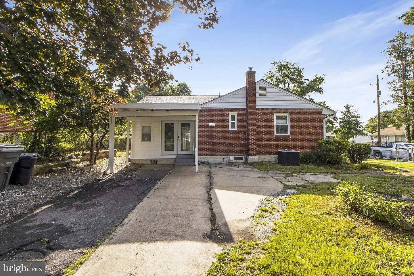 5 bed, 2.0 bath, 1806 sqft, $3,800 — Photo 3