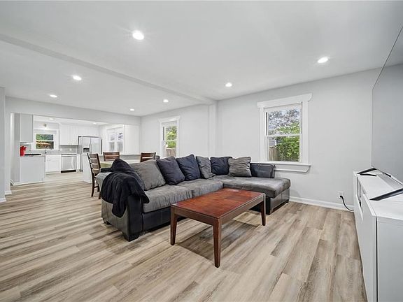 3rd image of 530 Grantham Rd
