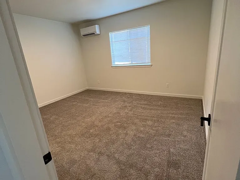 2518 N Benjamin Ln — Photo 4