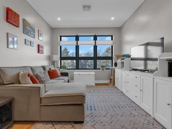 70 Leo M Birmingham Pkwy #307, Brighton, MA 02135