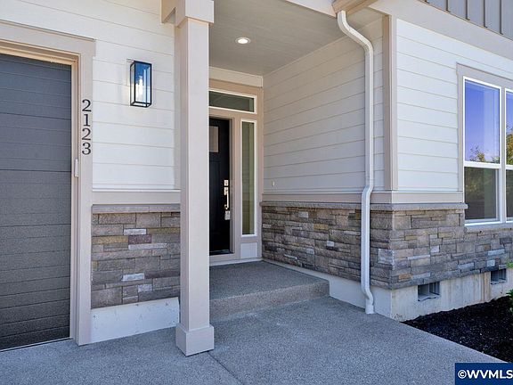 4th image of 2123 NE Spitz Rd