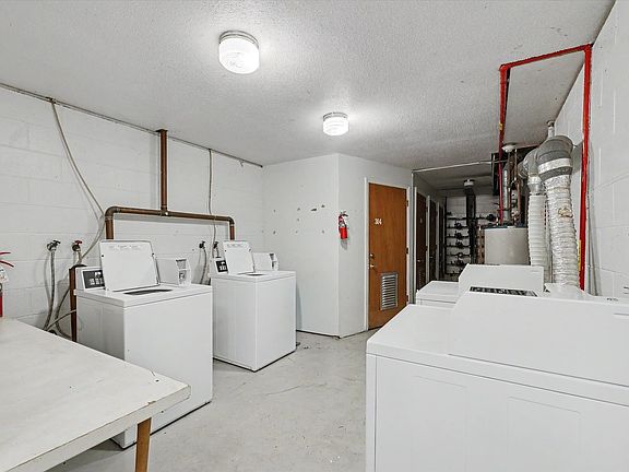 3rd image of 1002 E Harding Dr APT 101
