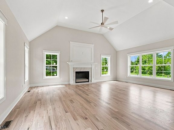 4th image of 4 Highland Meadows Road