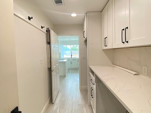 3rd image of 421 Tallowtree Dr #1