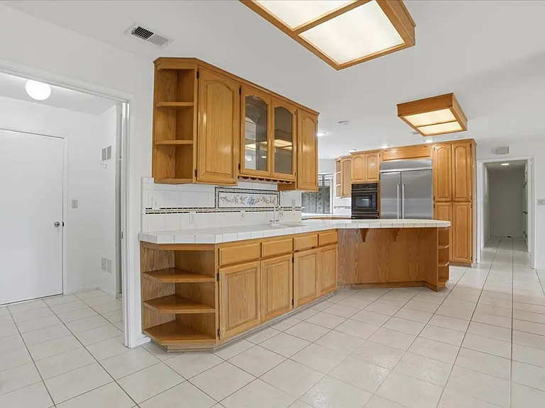 654 Jerome St — Photo 14