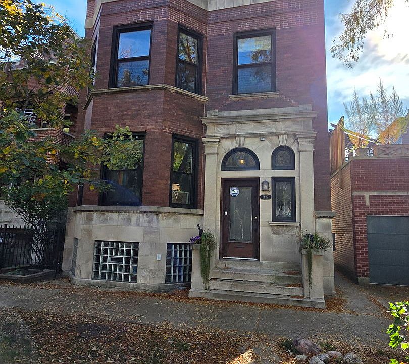 1st image of 1427 W Byron St #2