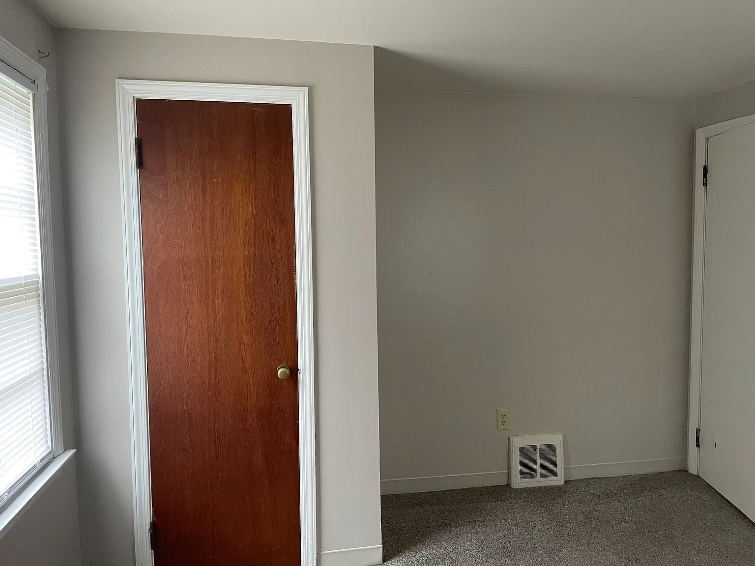 115-117 Shoshone St — Photo 3