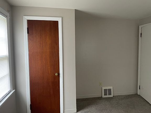 3rd image of 115-117 Shoshone St