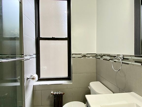 4th image of 330 Lewis Ave #1B