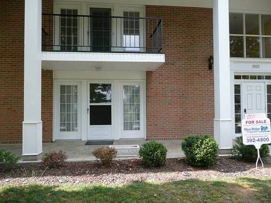 1st image of 1925 Manor Ct APT A