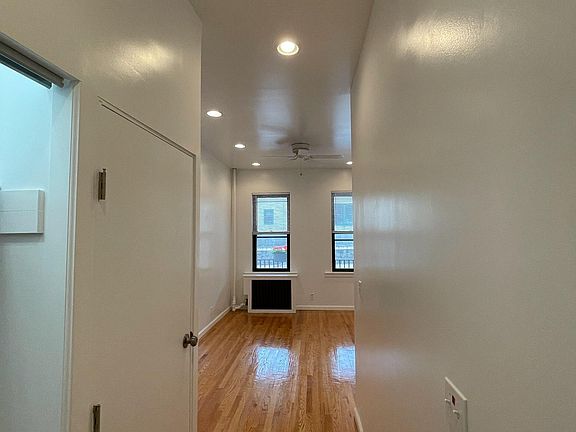 5th image of 35 Winfred Ave #476