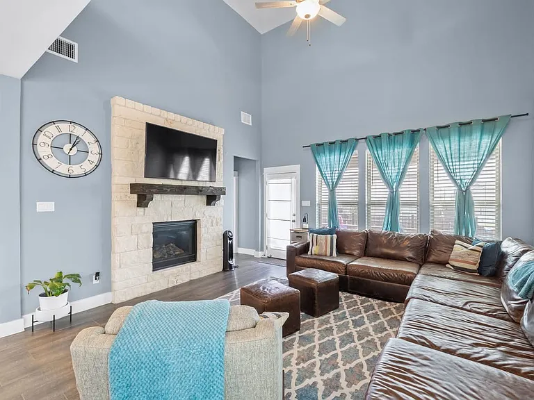 525 Compania Cv — Photo 4