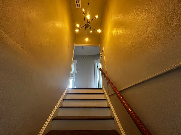 1630 Mistletoe Blvd #B — Photo 2