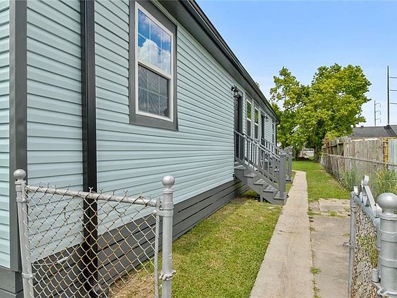 2nd image of 3019 Allen St