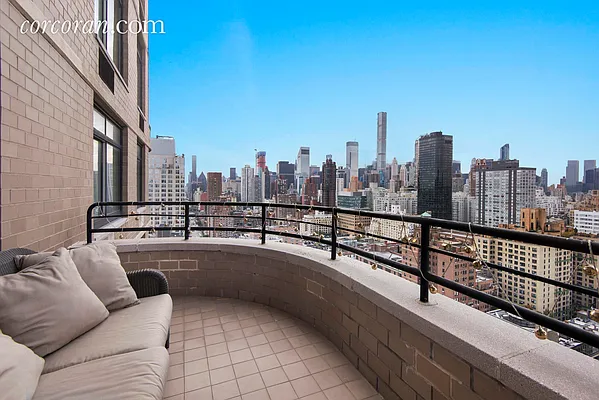 Sold by Corcoran | media 24