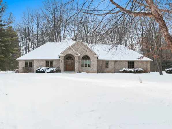 2817 Brook Hills Dr, Green Bay, WI 54313
