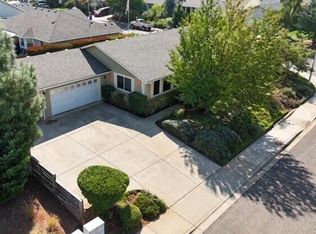 295 Gamay Dr, Cave Junction, OR