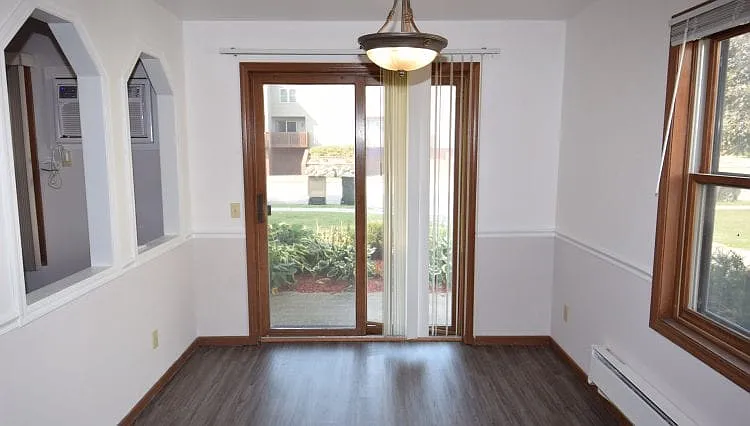 2 bed, 902 sqft, $1,495 — Photo 3