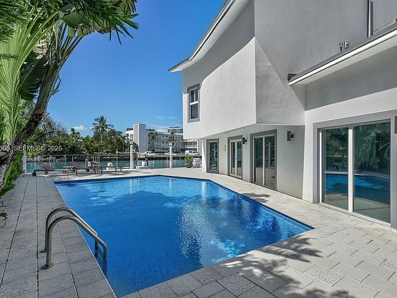 2nd image of 1040 S Shore Dr