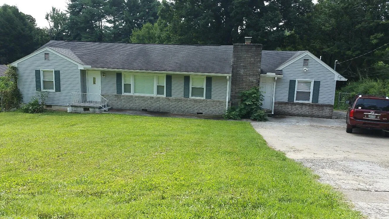 4 bed, 1900 sqft, $2,100 — Photo 2