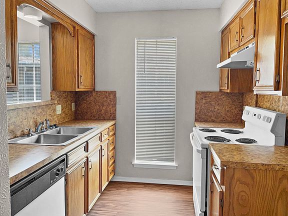 2nd image of 626 Overlook Ct