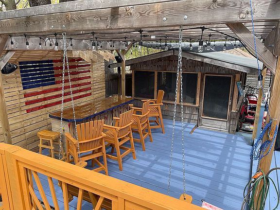 Lower deck bar area 