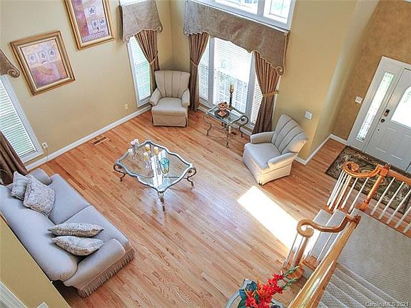 4th image of 11024 Fountaingrove Dr