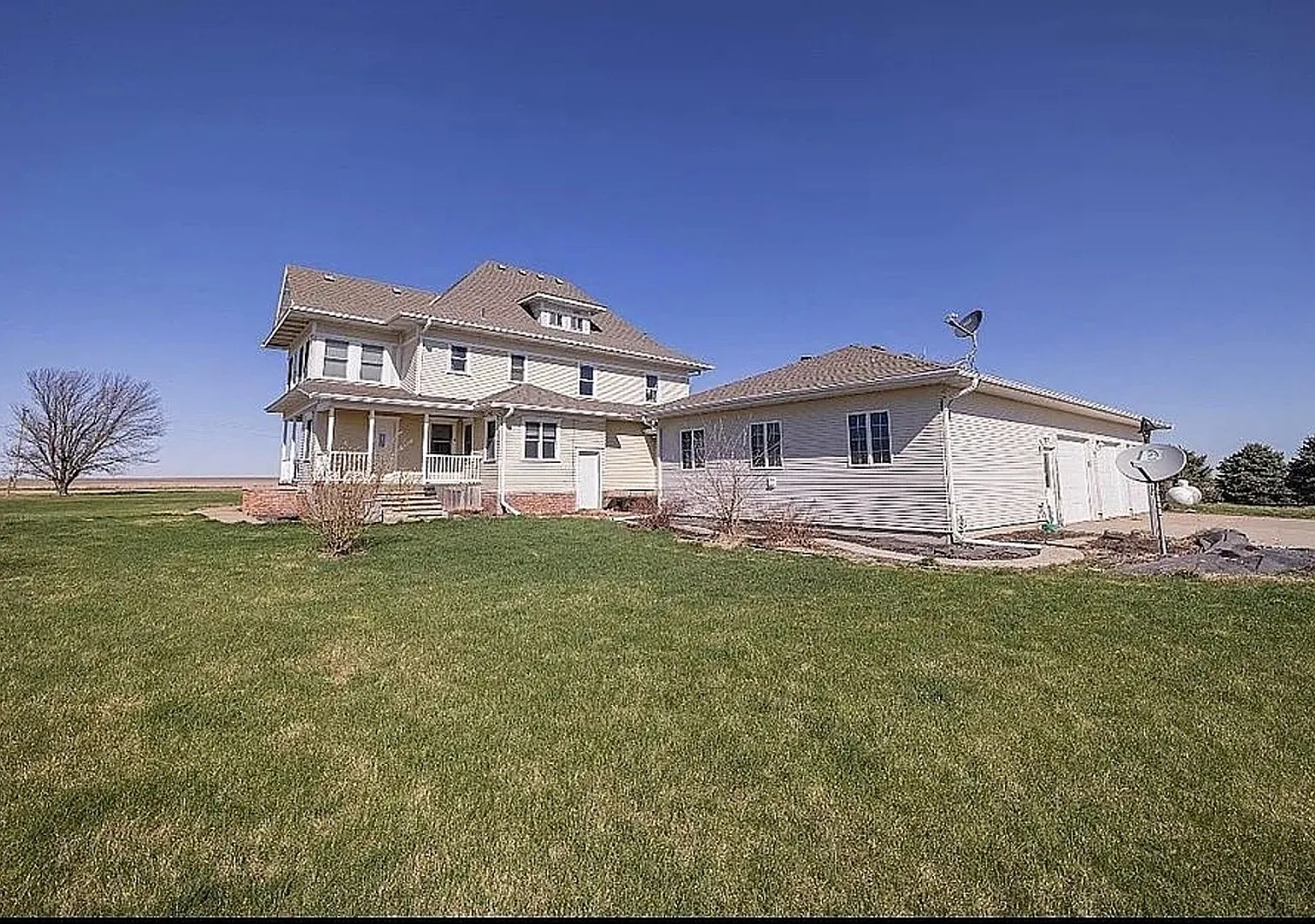 Spacious 4BR House in Stromsburg — Photo 2