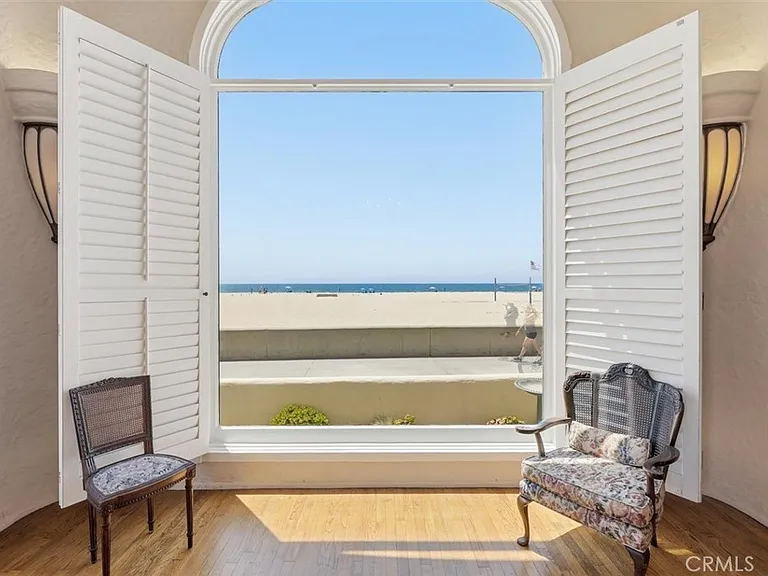 1602 The Strand — Photo 30