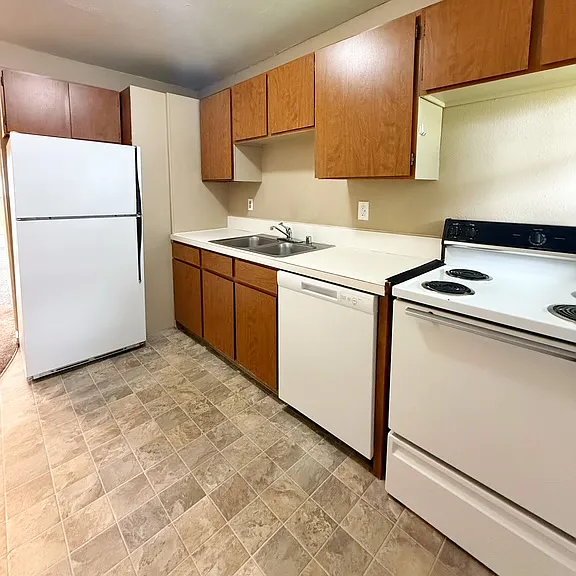637 Pleasant Ave #102 — Photo 4