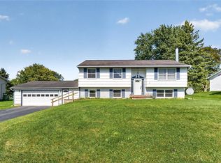 38 Kathy Dr, Pittsford, NY 14534