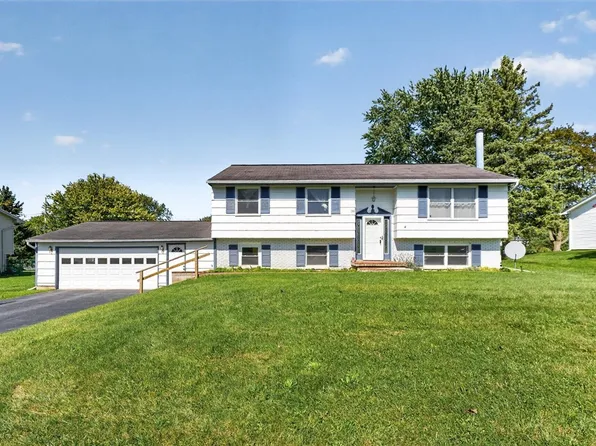 38 Kathy Dr, Pittsford, NY 14534