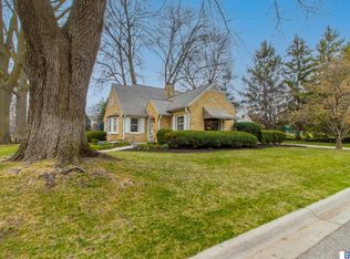 2740 Royal Ct, Lincoln, NE 68502
