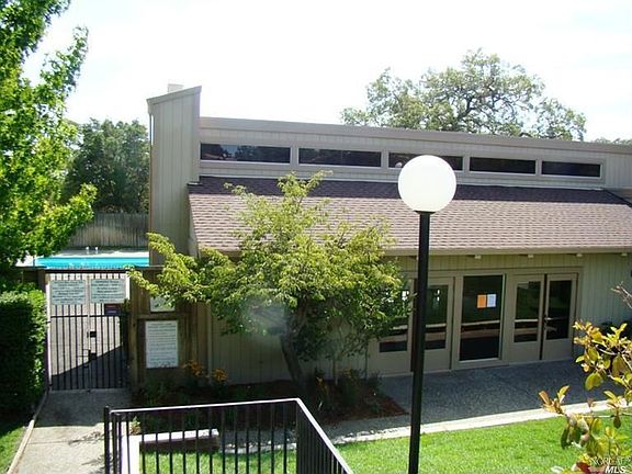 5th image of 1291 Redwood Blvd