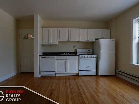 5th image of 427 W Belden Ave #4295B103