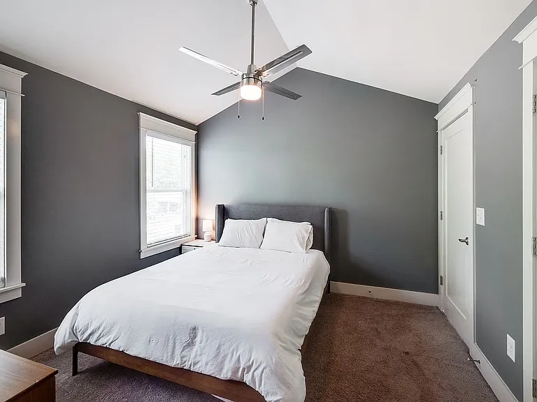 926 Thomas Ave — Photo 12