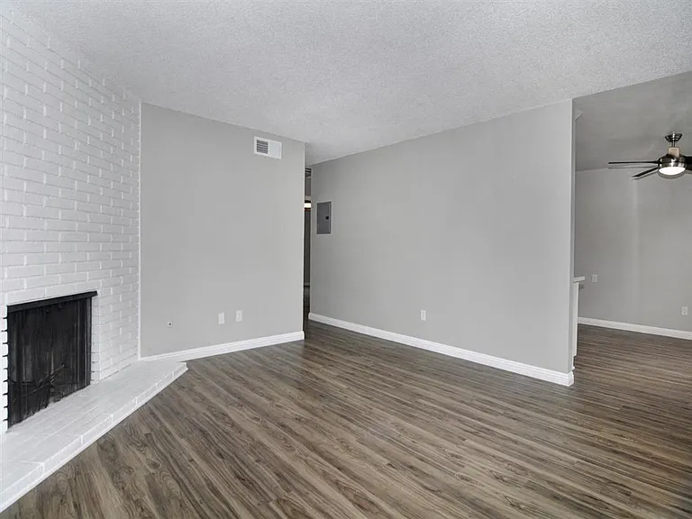 Orangewood Garden Apartments — Photo 9