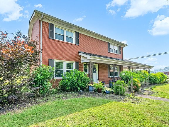 3rd image of 1701 Parkview Dr