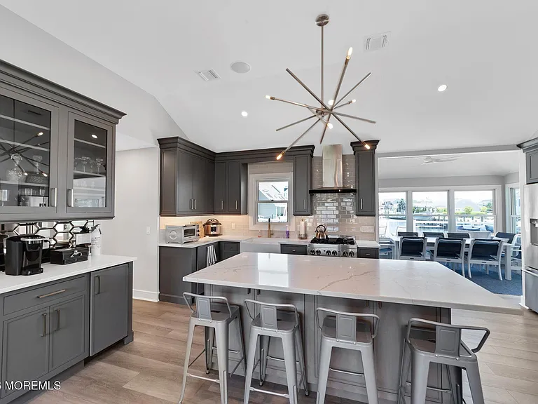 347 Bay Ln — Photo 23
