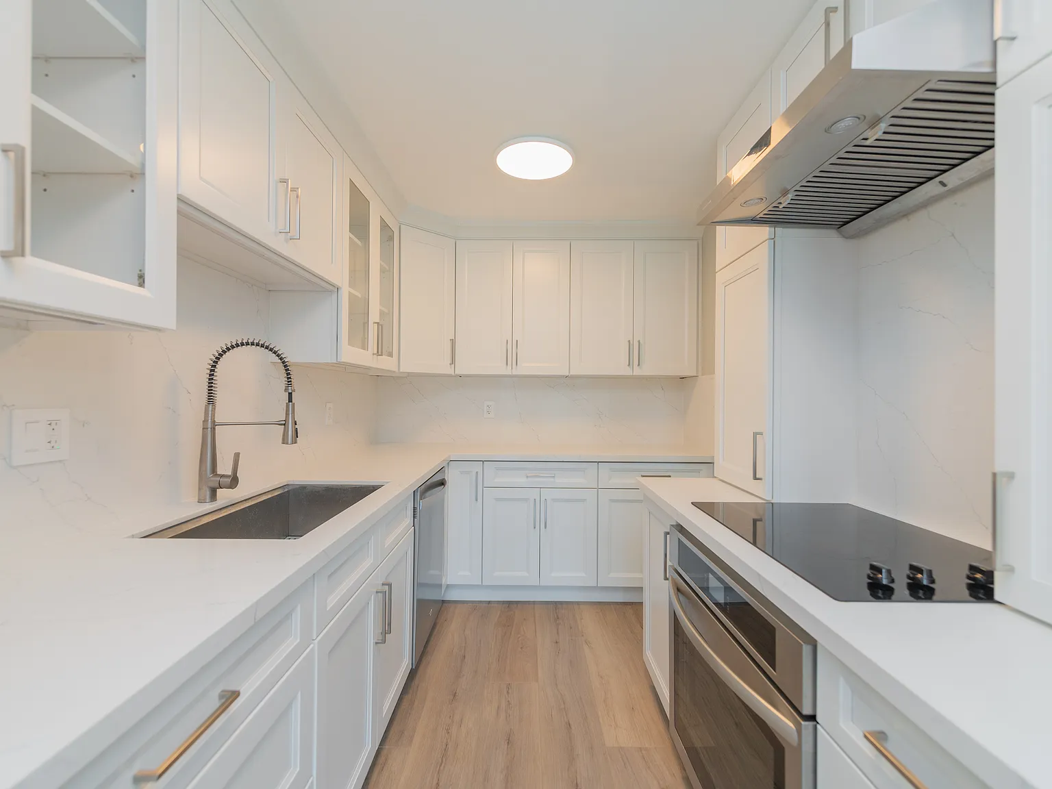 3 bed, 1358 sqft, $4,200 — Photo 4