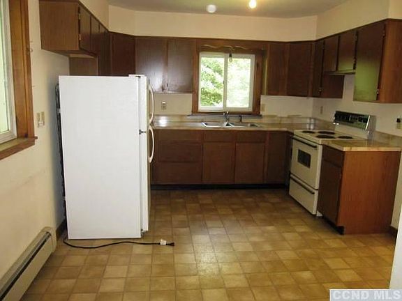 2nd image of 101 White Pines Ln