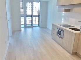 39 Roehampton Ave