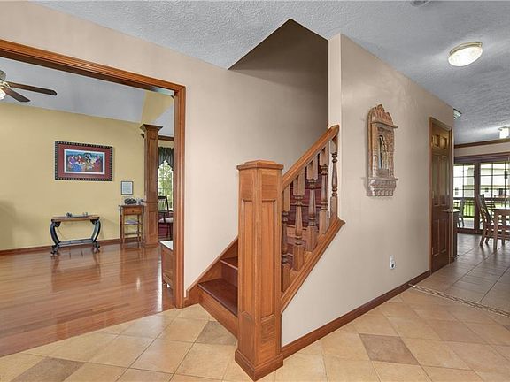 3rd image of 4696 Greenview Ct