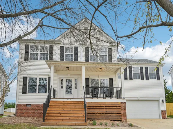 3525 Serendipity Dr, Raleigh, NC 27616