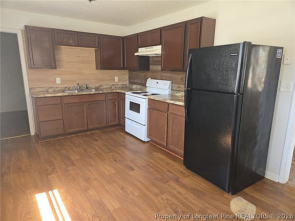 3rd image of 1101 Fontana St