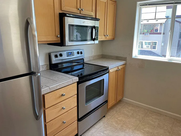 750 NW 185th Ave — Photo 16