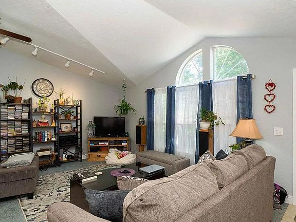 Living room, vaulted ceiling