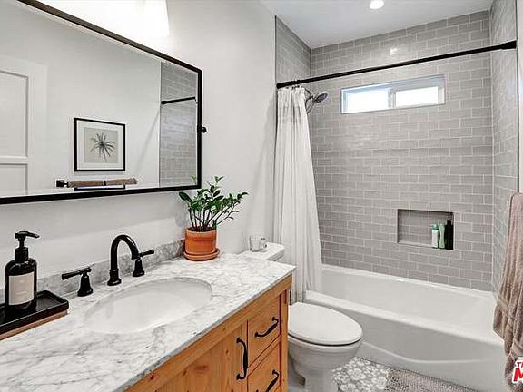 3rd image of 3622 Veteran Ave #1
