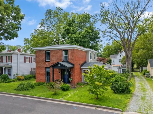 429 4th St, West Point, VA 23181
